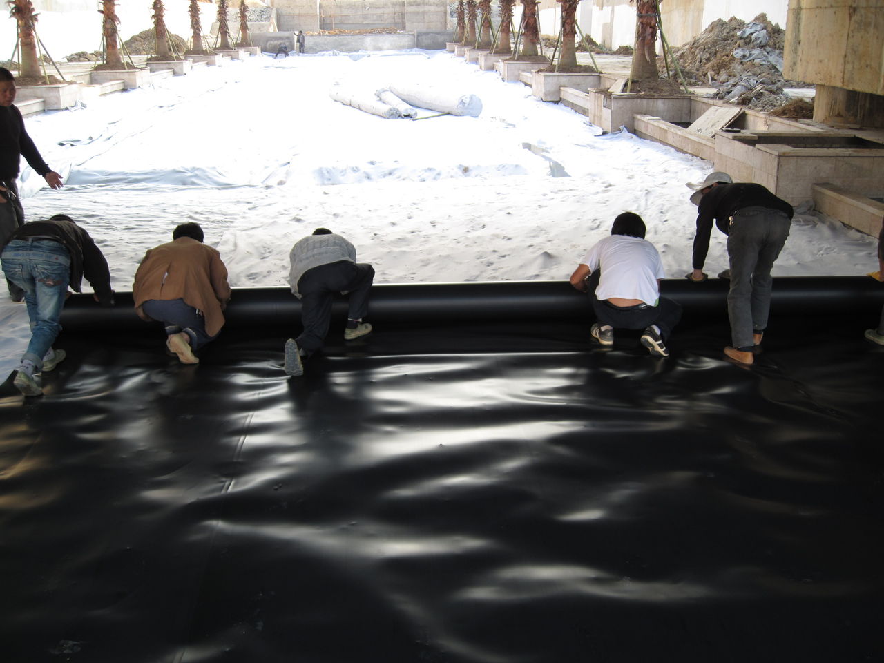 壩坡防浪護坡土工膜施工過程 土工膜價格貴嗎？